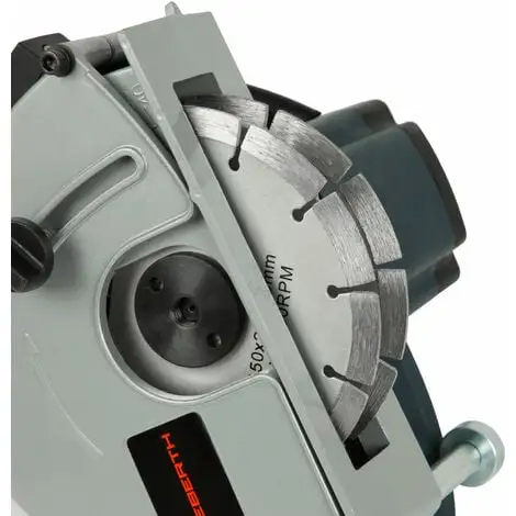 EBERTH Fraiseuse Murale Rainureuse à Béton 1700 Watts, 2x 150 Mm Disques Diamant, Profondeur De Coupe 5 - 40 Mm, Largeur De Coupe Réglable 14, 19 Et 29 Mm, Laser, Raccord Daspiration, Mallette 7 EBERTH Fraiseuse Murale Rainureuse à Béton 1700 Watts, 2x 150 Mm Disques Diamant, Profondeur De Coupe 5 - 40 Mm, Largeur De Coupe Réglable 14, 19 Et 29 Mm, Laser, Raccord Daspiration, Mallette – Image 5